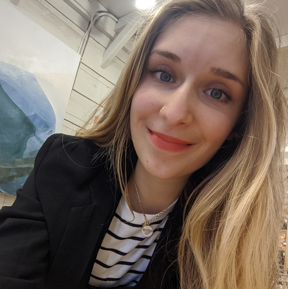 Meet your Posher, Cassandra